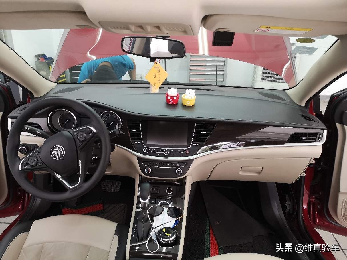 汽车中控台摆件招财，传统信仰与现代风尚的融合
