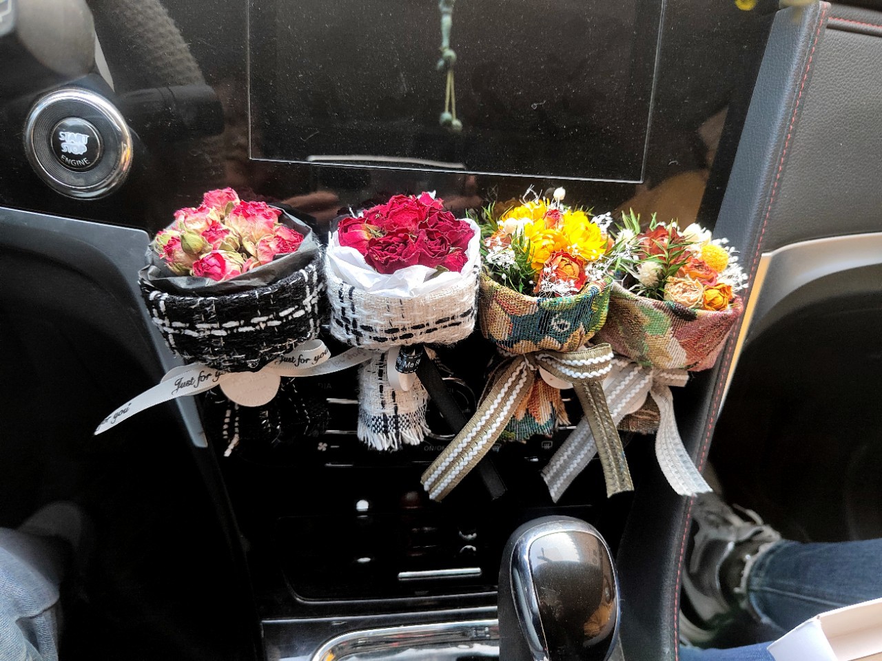 汽车花束装饰，点亮你的驾驶体验