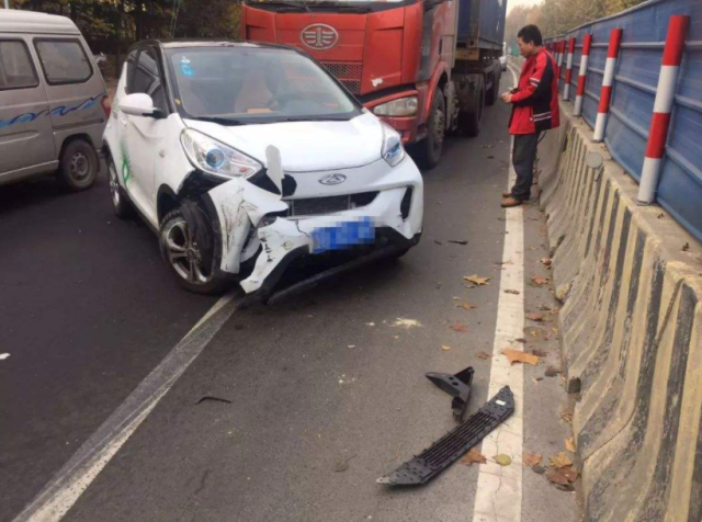 出车祸汽车，事故背后的故事与反思