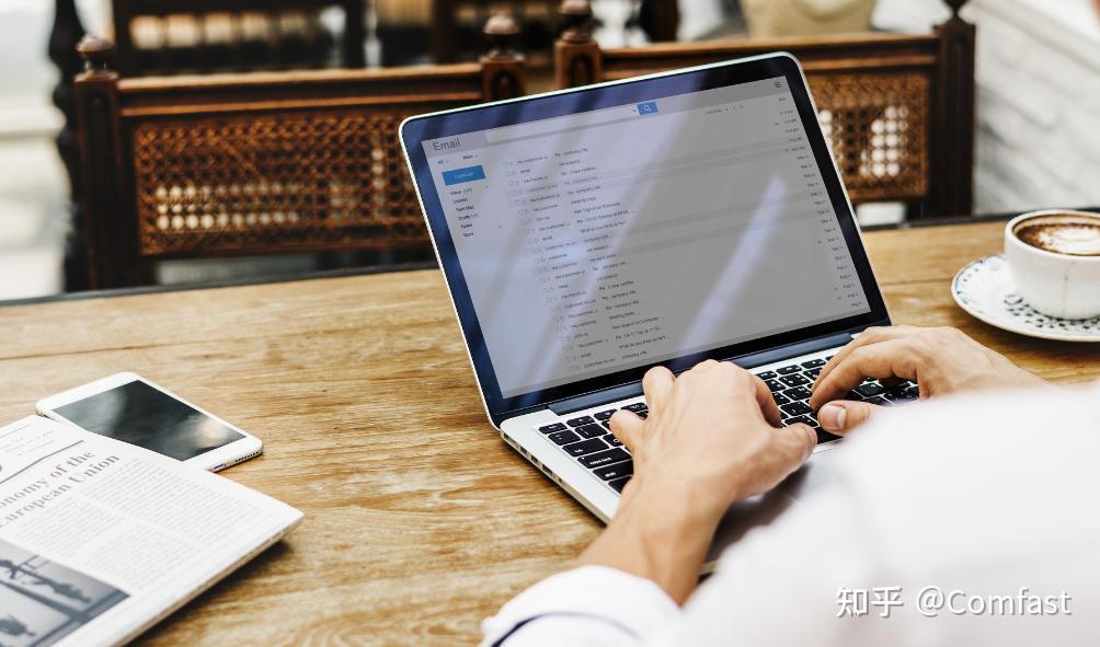 电脑聊天在高密度工作场景中的优势